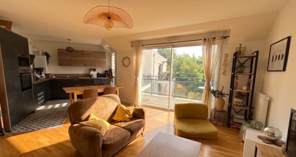 Fouesnant, bourg à pied, très bel appartement T4 avec balcon.