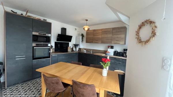 Fouesnant, bourg à pied, très bel appartement T4 avec balcon.