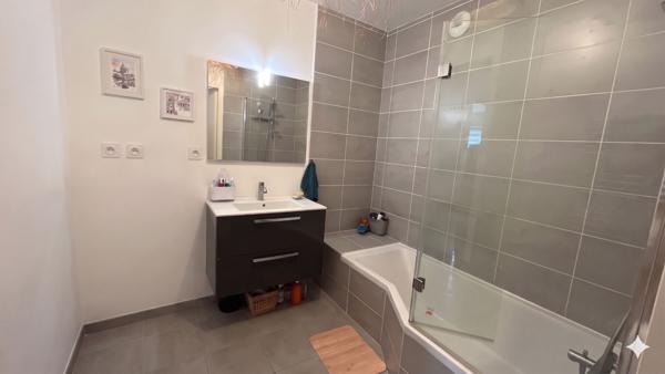 Fouesnant, bourg à pied, très bel appartement T4 avec balcon.