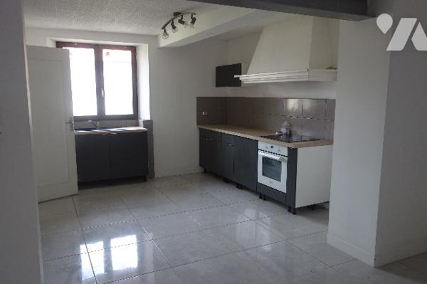 Maison, cour et garage