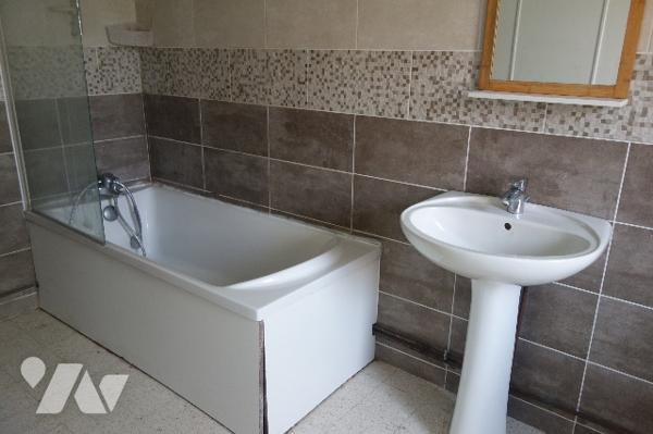 Maison, cour et garage