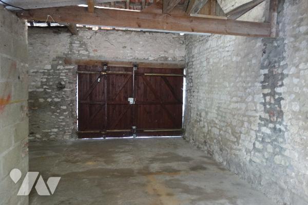 Maison, cour et garage