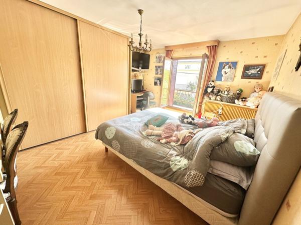 Maison 5 pièces à vendre à Créteil, Préfecture - 5 min du métro Échat