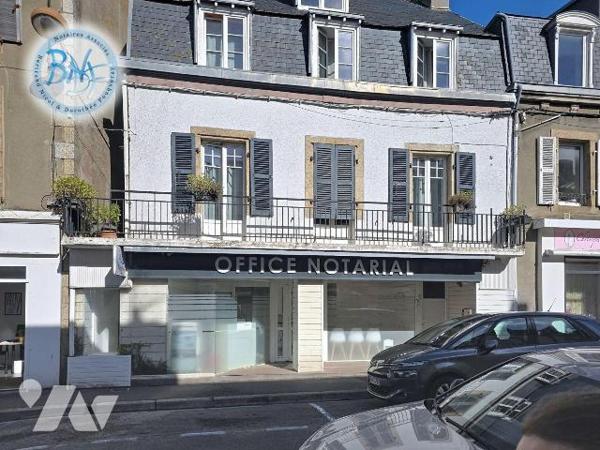 Immeuble mixte - Commerce + habitation 

Idéalement situé, cet immeuble à usage mixte offre u...