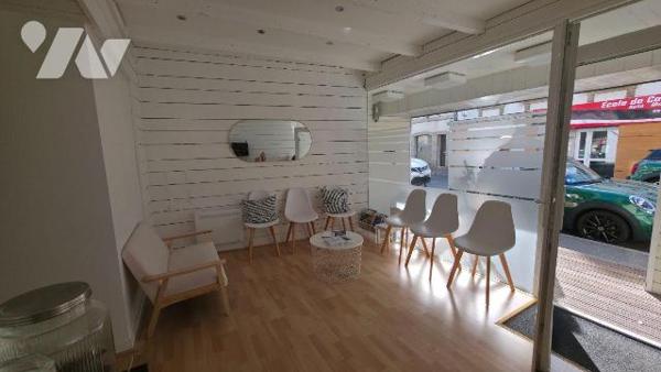 Immeuble mixte - Commerce + habitation 

Idéalement situé, cet immeuble à usage mixte offre u...