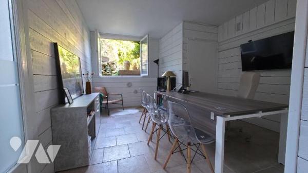 Immeuble mixte - Commerce + habitation 

Idéalement situé, cet immeuble à usage mixte offre u...