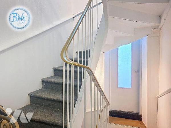 Immeuble mixte - Commerce + habitation 

Idéalement situé, cet immeuble à usage mixte offre u...