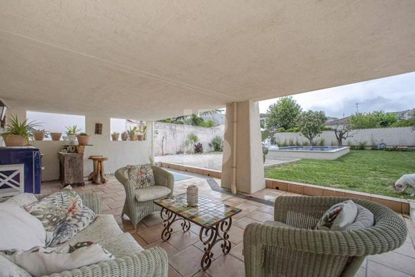 Maison de ville d'époque avec piscine à Golfe Juan à pied de la plage