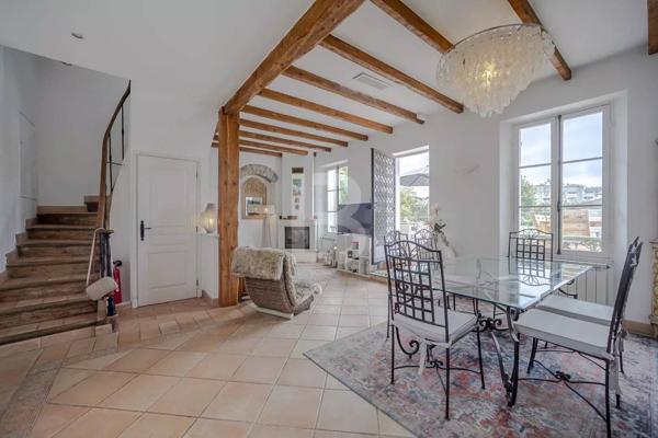 Maison de ville d'époque avec piscine à Golfe Juan à pied de la plage