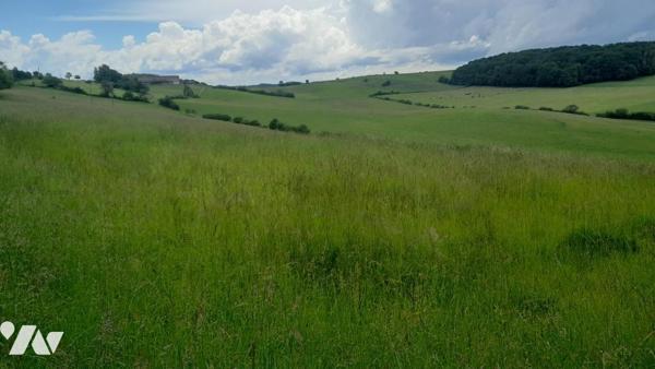 Parcelle de terrain à bâtir viabilisée vue dégagée et libre constructeur  10 min de Chateaufarine