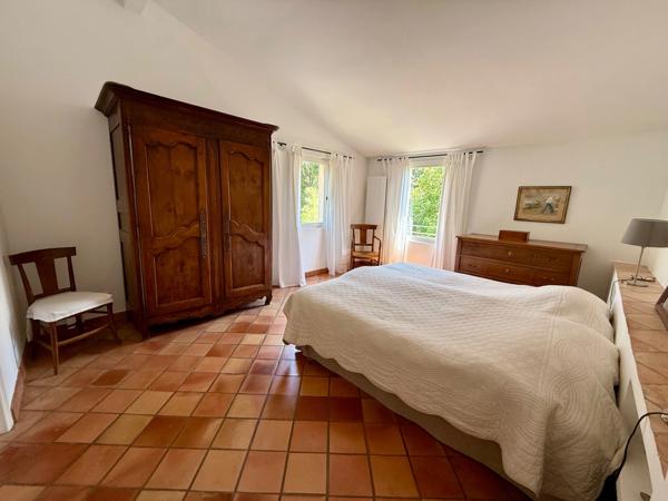 ROGNES (13) Élégante propriété Provençale de 170 m2 avec piscine et garage terrain de 5220 m2