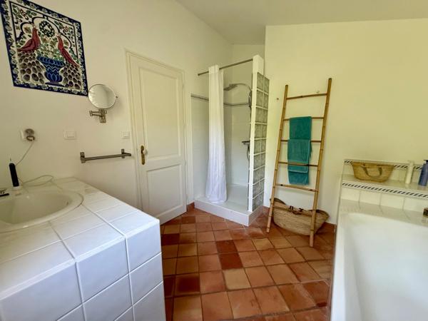 ROGNES (13) Élégante propriété Provençale de 170 m2 avec piscine et garage terrain de 5220 m2