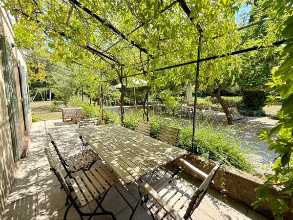 ROGNES (13) Élégante propriété Provençale de 170 m2 avec piscine et garage terrain de 5220 m2