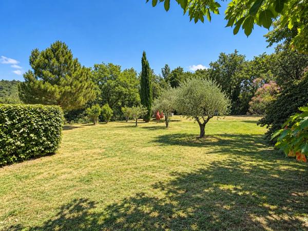 ROGNES (13) Élégante propriété Provençale de 170 m2 avec piscine et garage terrain de 5220 m2