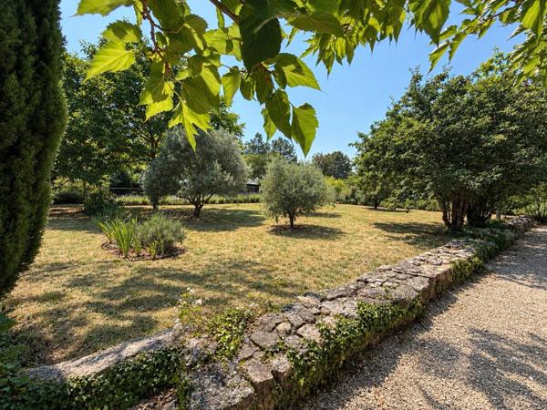 ROGNES (13) Élégante propriété Provençale de 170 m2 avec piscine et garage terrain de 5220 m2