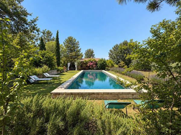 ROGNES (13) Élégante propriété Provençale de 170 m2 avec piscine et garage terrain de 5220 m2