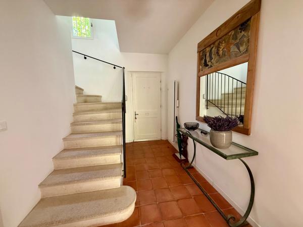 ROGNES (13) Élégante propriété Provençale de 170 m2 avec piscine et garage terrain de 5220 m2