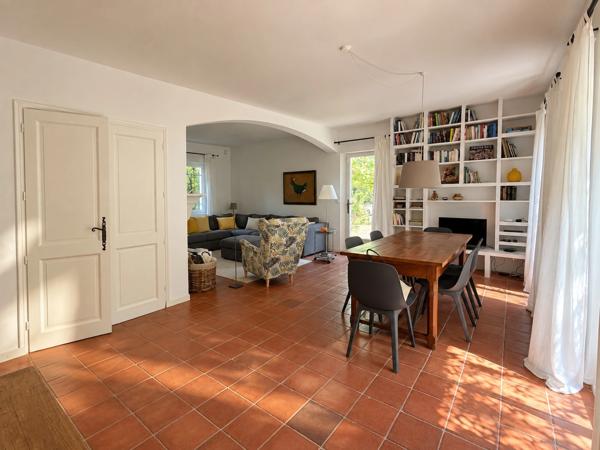 ROGNES (13) Élégante propriété Provençale de 170 m2 avec piscine et garage terrain de 5220 m2