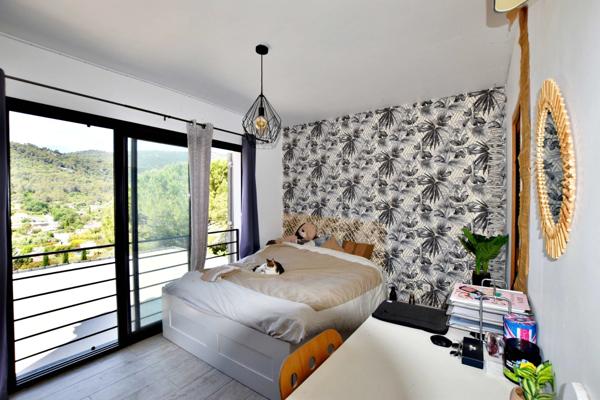 SOLLIES TOUCAS (83) - MAISON COUP DE COEUR DE 150 M² 6 PIECES - VUE IMPRENABLE - ATYPIQUE LUMINEUSE ET AU CALME