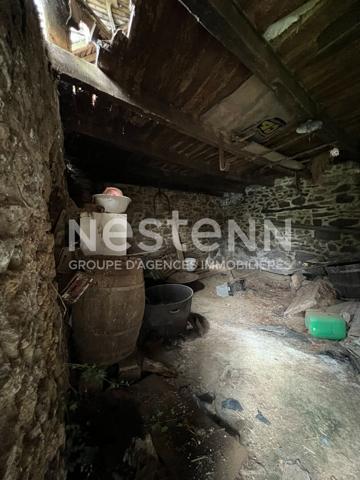 Vente d'une bâtisse en pierres avec dépendances 25000 m² de terrain en campagne du Gouray
