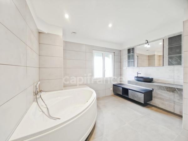 Dpt Saône et Loire (71), Crissey à vendre à 10 mn de Chalon-Sur-Saône maison de 9 pèces 230 m² 5 chambres, garage