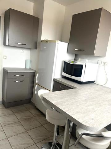 Beau T3 lumineux à Meyzieu - Location meublée