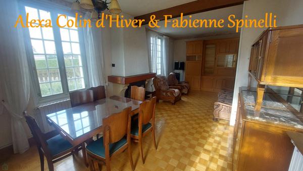 Maison à remettre au gôut du jour dans village recherché