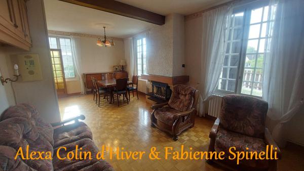 Maison à remettre au gôut du jour dans village recherché