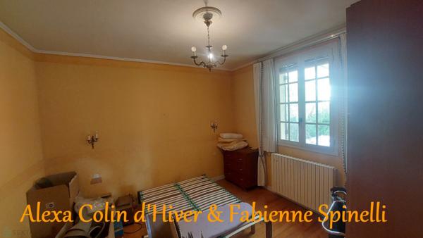 Maison à remettre au gôut du jour dans village recherché