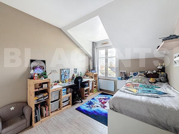 Bailly-Romainvilliers – Duplex 4 pièces lumineux avec balcon et parking 