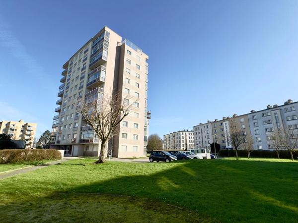 FINISTERE, BREST, PLACE DE STRASBOURG, APT DALLE BÉTON, ASCENSEUR, PLACE DE PARKING, TOUTES COMMODITÉS