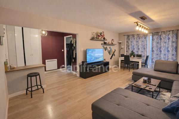 FINISTERE, BREST, PLACE DE STRASBOURG, APT DALLE BÉTON, ASCENSEUR, PLACE DE PARKING, TOUTES COMMODITÉS