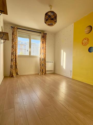 FINISTERE, BREST, PLACE DE STRASBOURG, APT DALLE BÉTON, ASCENSEUR, PLACE DE PARKING, TOUTES COMMODITÉS