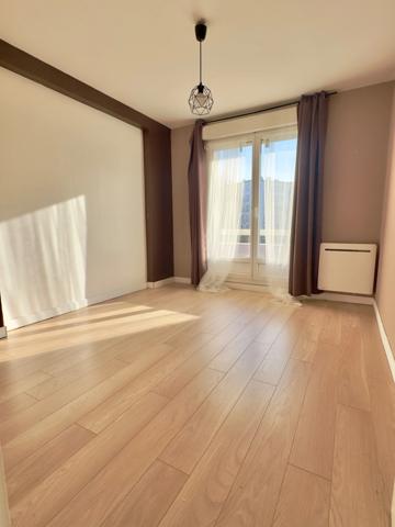 FINISTERE, BREST, PLACE DE STRASBOURG, APT DALLE BÉTON, ASCENSEUR, PLACE DE PARKING, TOUTES COMMODITÉS