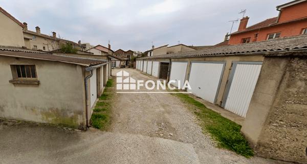 Location Parking - Sathonay-camp 69580