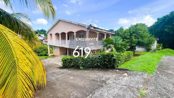 Maison avec beaux espaces, studio indépendant