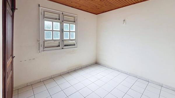 Maison avec beaux espaces, studio indépendant