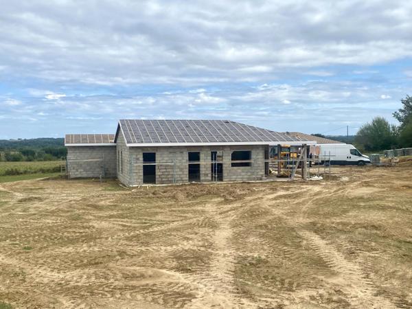 Maison neuve très haut de gamme (RE 2020) de 5 pièces avec garage à 5 KMS de NOGARO (32) à Sainte Christie d'Armagnac