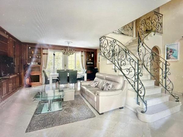 Maison familiale de standing au calme absolu  595 000