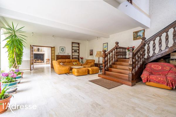 BORDEAUX JARDIN PUBLIC - Magnifique maison pierre avec garage et extérieurs.