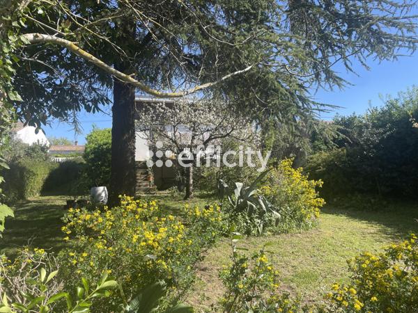 Maison
         5 pièces
        - 111 m² 281 900 € *
