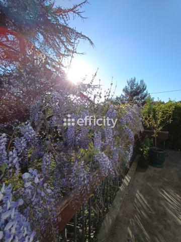 Maison
         5 pièces
        - 111 m² 281 900 € *