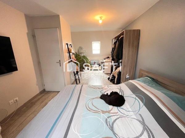 Maison individuelle on pose les meubles