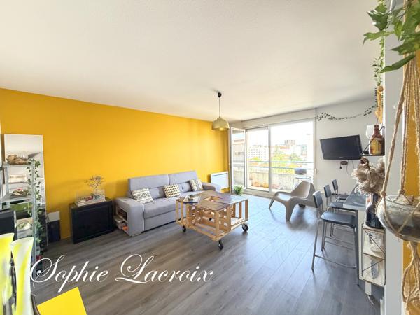 Appartement
         2 pièces
        - 51 m² 218 000 € *