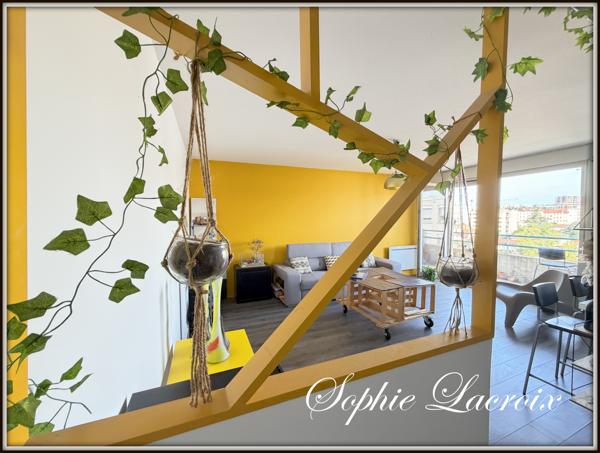 Appartement
         2 pièces
        - 51 m² 218 000 € *