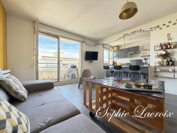Appartement
         2 pièces
        - 51 m² 218 000 € *