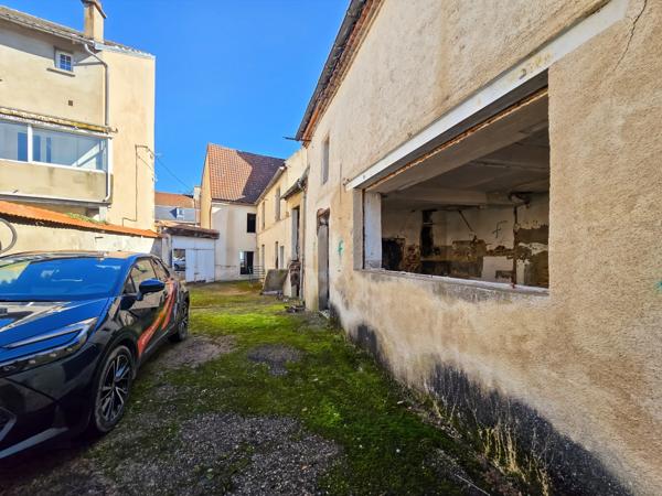 Immeuble à réhabiliter – Environ 500 m² – Centre-ville de Lapalisse