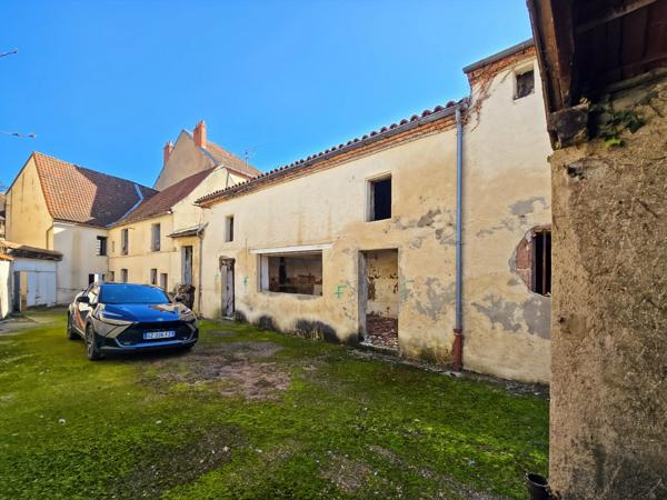 Immeuble à réhabiliter – Environ 500 m² – Centre-ville de Lapalisse