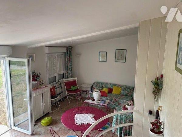 Une maison avec demi-niveau située à ATTICHY (Oise - Axe Compiègne / Noyon) comprenant pièce de...