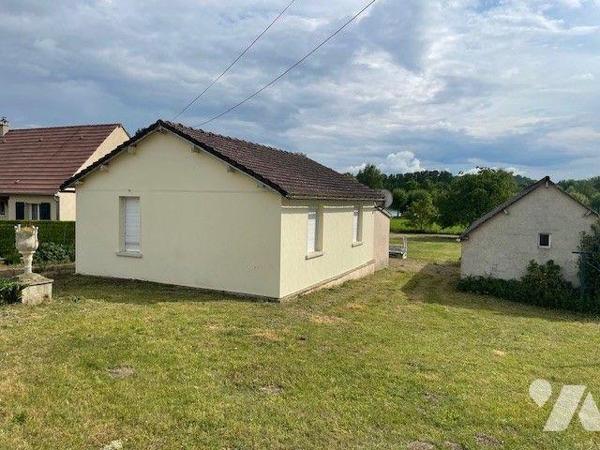 Une maison avec demi-niveau située à ATTICHY (Oise - Axe Compiègne / Noyon) comprenant pièce de...